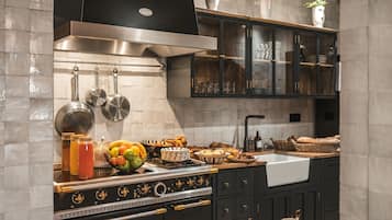 Daily buffet breakfast (EUR 20 per person)