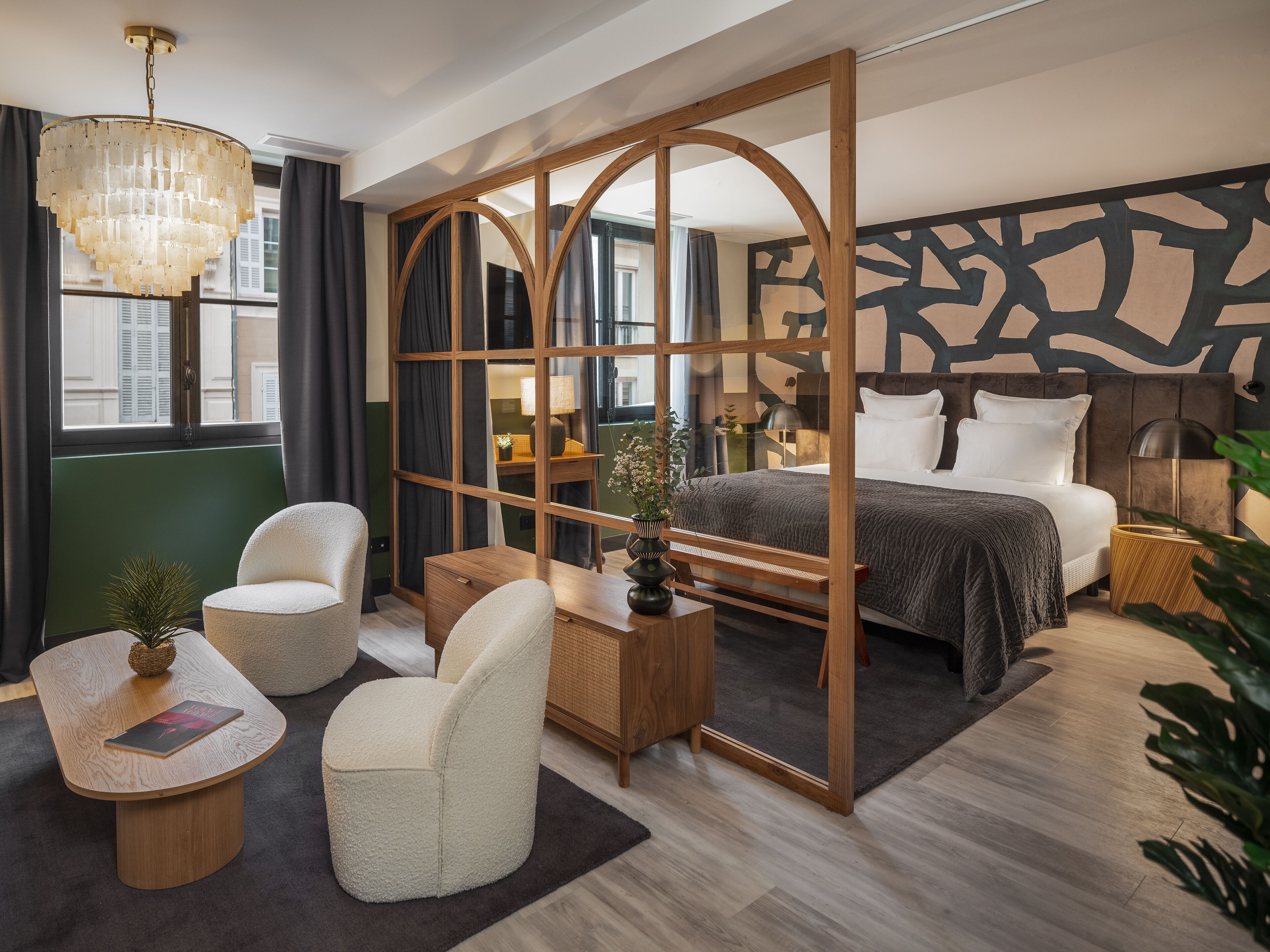 Premium bedding, in-room safe, desk, soundproofing