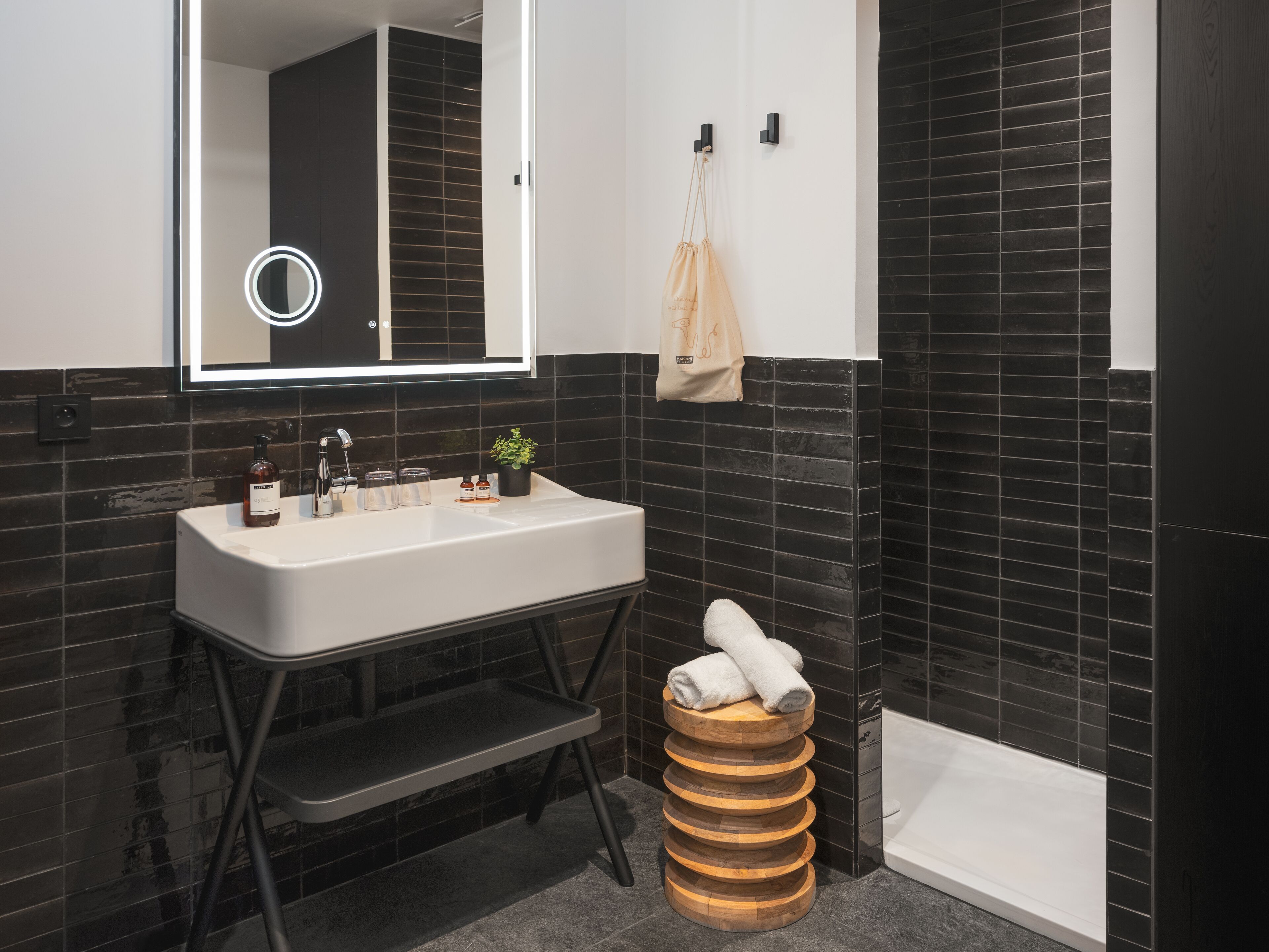 1 bedroom apartment - 2 people | bathroom | shower, free toiletries, hair dryer, towels