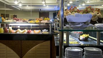 TĂ€gliches inbegriffenes FrĂŒhstĂŒcksbuffet