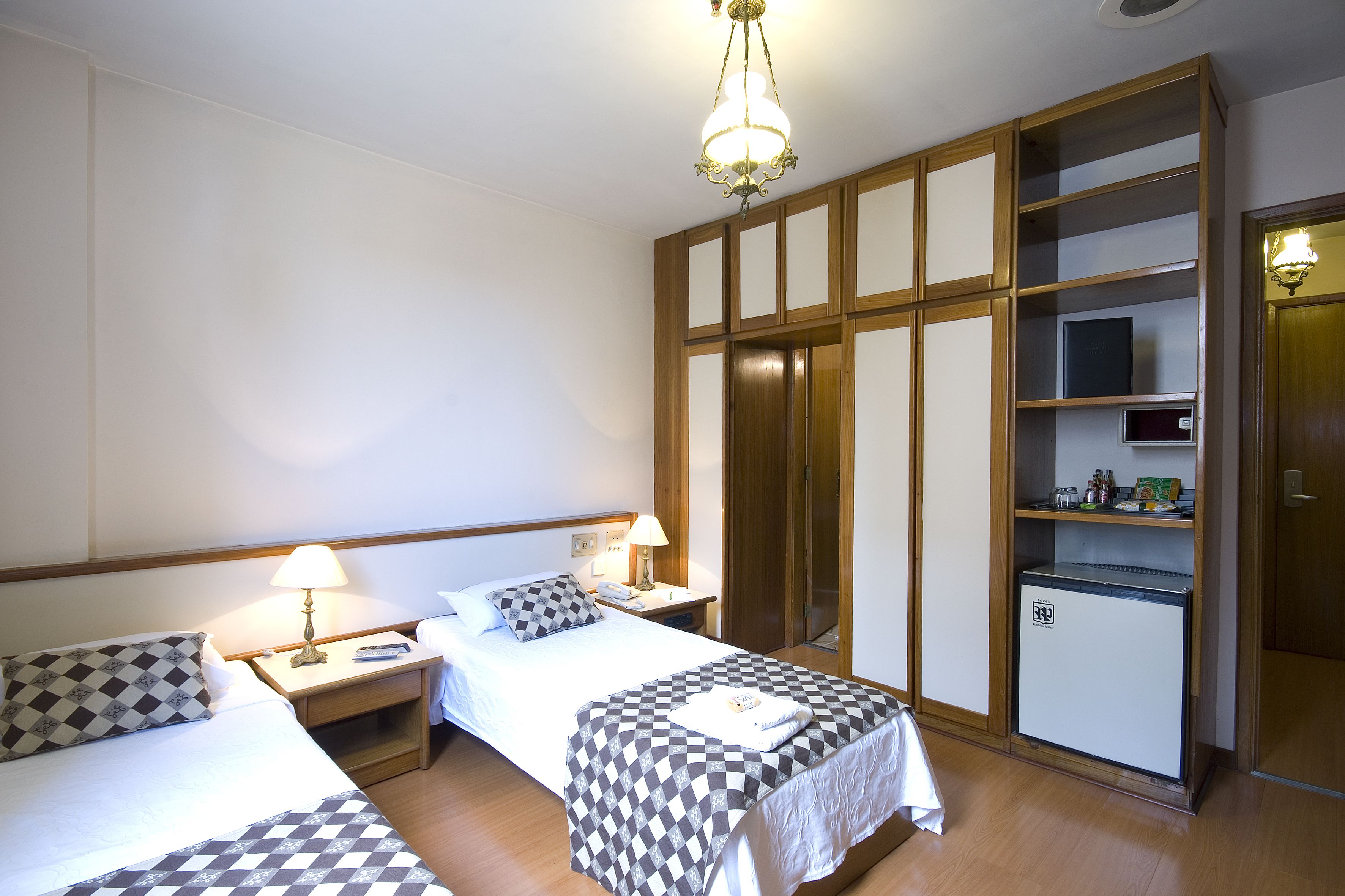 hypo-allergenic bedding, minibar, desk, blackout curtains