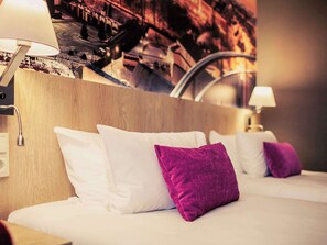 Hochwertige Bettwaren, Minibar, Zimmersafe, Schreibtisch