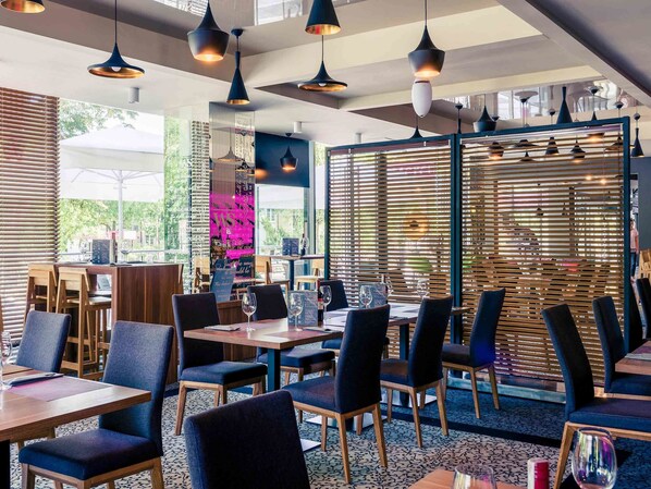 Breakfast, lunch, dinner served; al fresco dining 