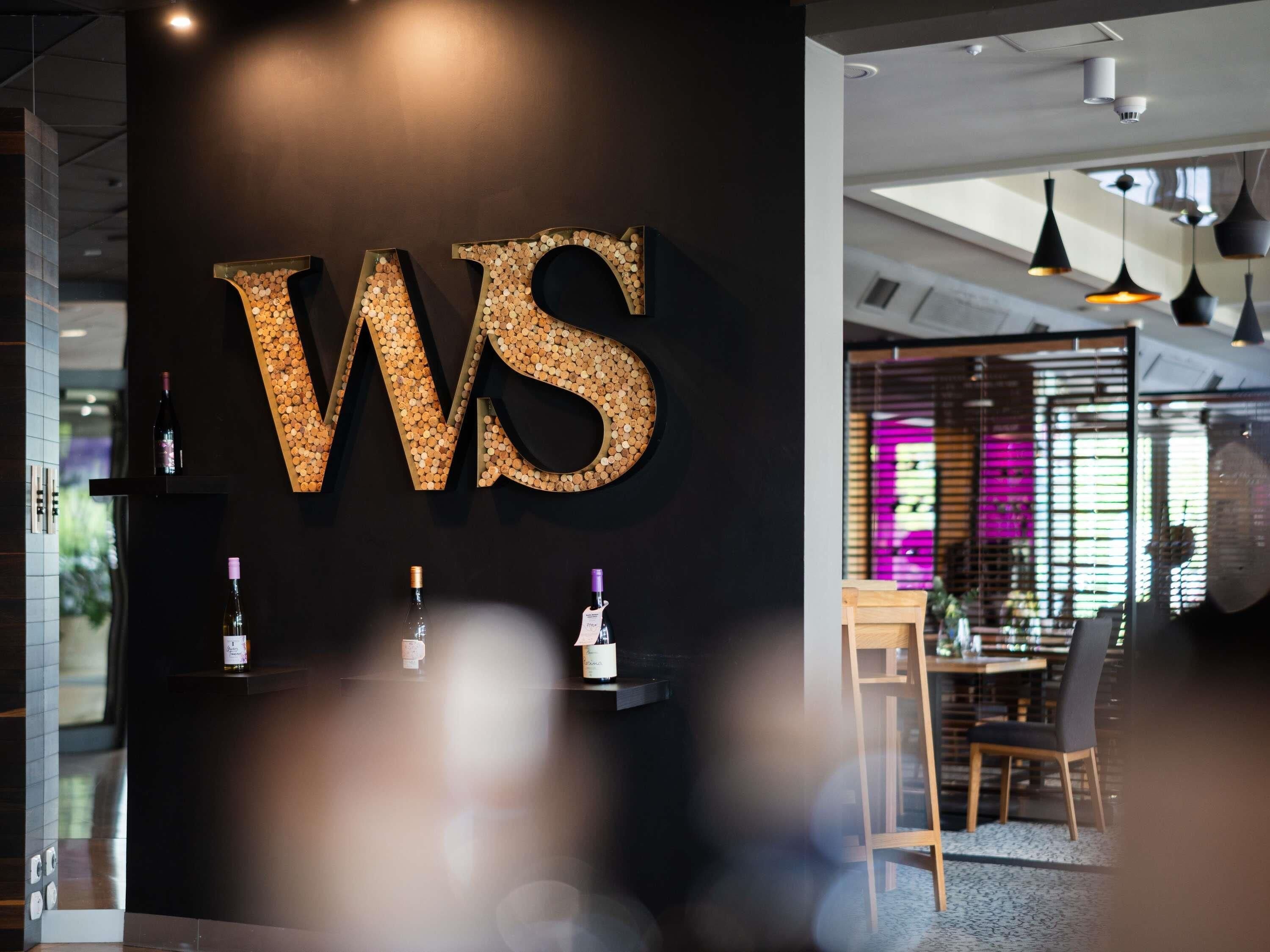 Breakfast, lunch, dinner served; alfresco dining