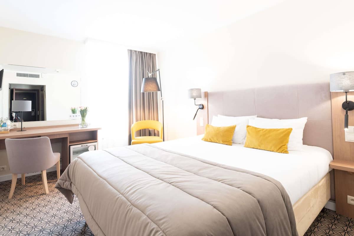 Superior Room, 1 Double Bed | 1 bedroom, premium bedding, minibar, in-room safe