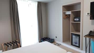 1 phòng ngủ, minibar, két bảo mật tại phòng, bàn