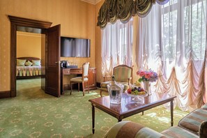 Junior Suite | Living area | LED TV