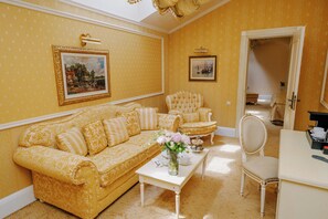 Junior Suite | Premium bedding, minibar, in-room safe, desk