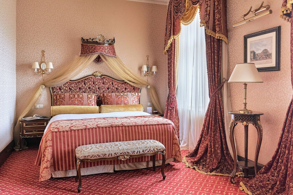 Luxury Suite, 1 King Bed with Sofa bed