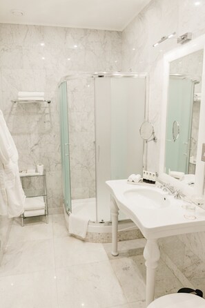 Suite Signature | Ducha del cuarto de baño