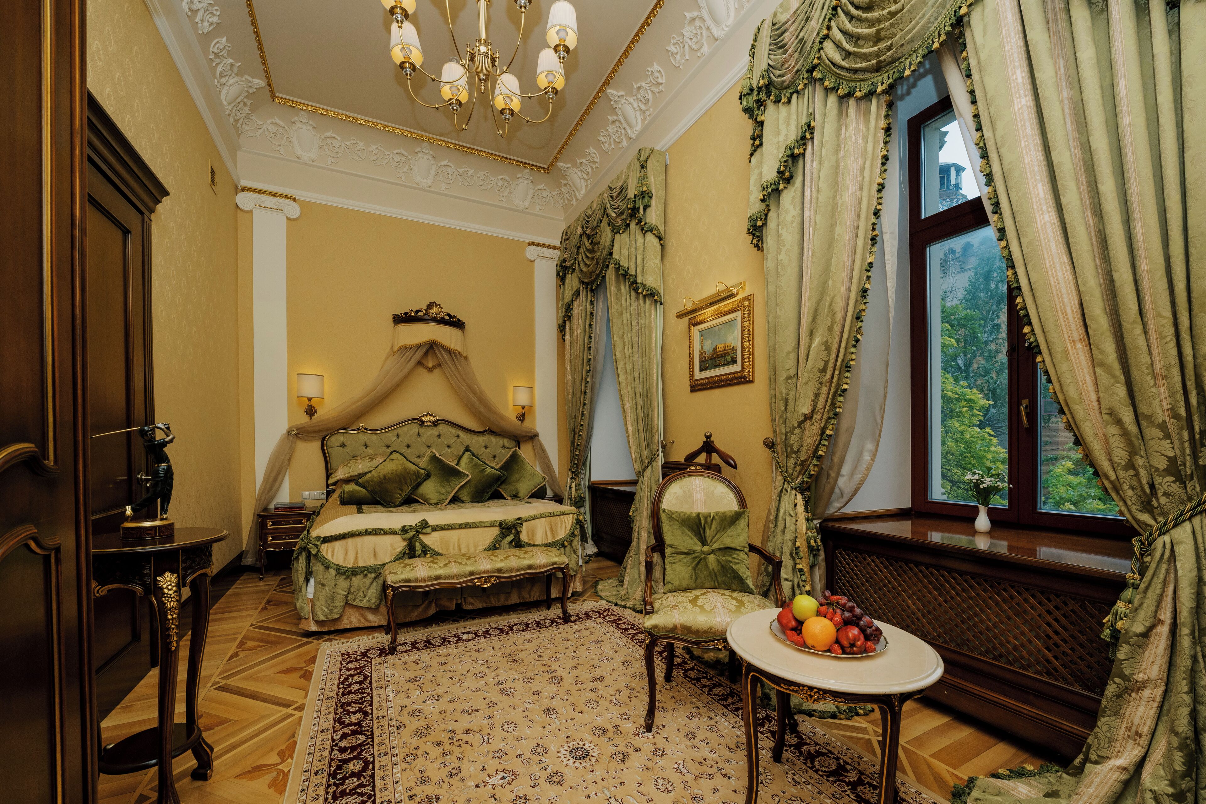 Suite – president, byutsikt | Sengetøy av topp kvalitet, minibar, safe på rommet og skrivebord