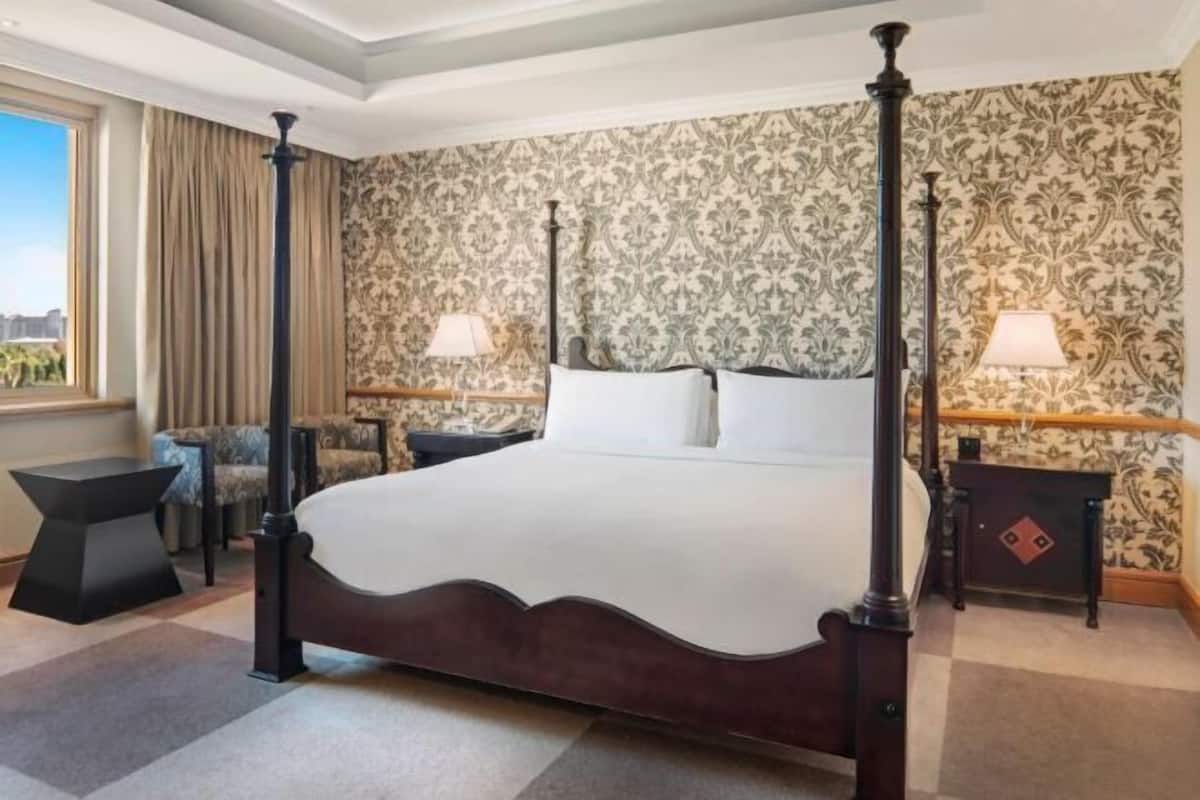 1 quarto, roupas de cama antialérgicas, frigobar, cofres nos quartos