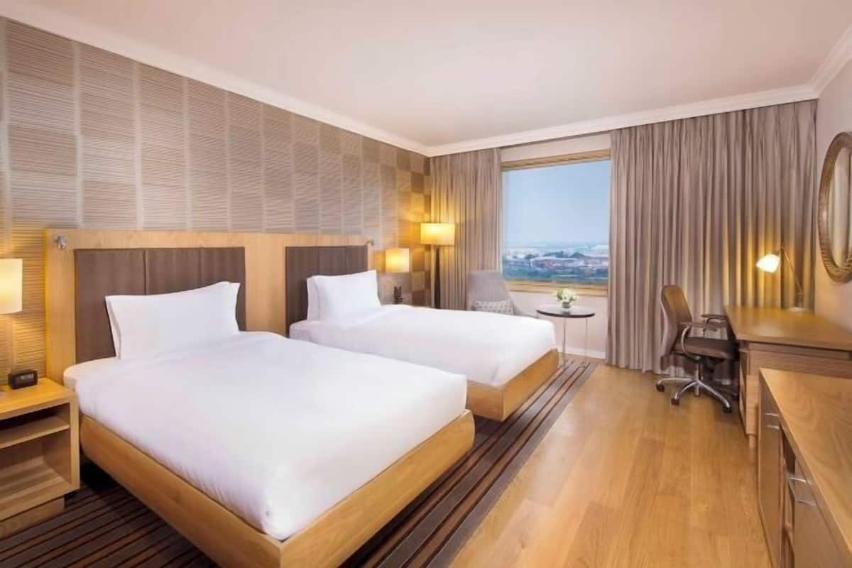 1 quarto, roupas de cama antialérgicas, frigobar, cofres nos quartos