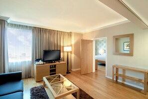 Televisión LCD 32 pulgadas con canales de televisión vía satélite