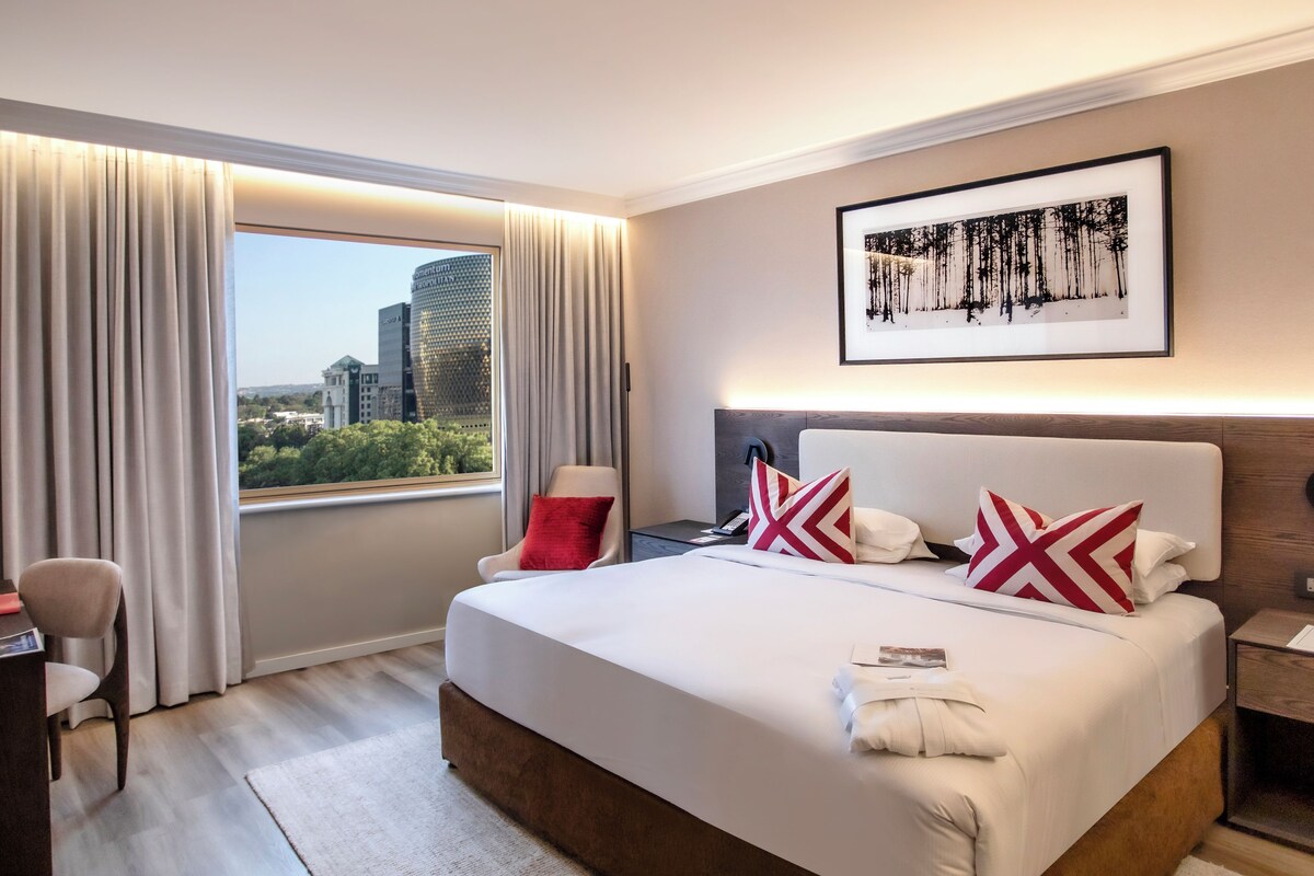 Hypo-allergenic bedding available, minibar, in-room safe, desk