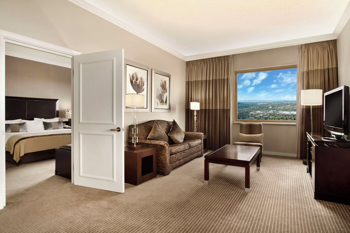 Suite, 1 Bedroom, Terrace | Hypo-allergenic bedding available, minibar, in-room safe, desk