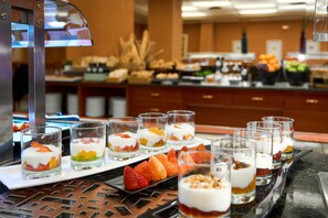 Desayuno buffet todos los días (con cargo)
