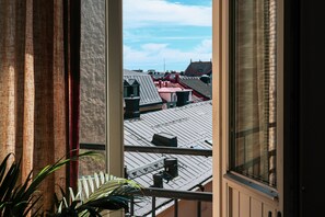 Superior Room, 1 Queen Bed | Balcony