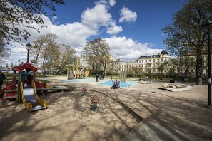 Área de juegos infantiles al aire libre