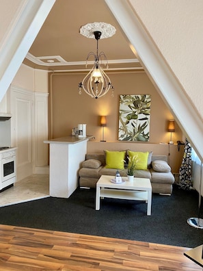 Familienapartment | Wohnbereich | Fernseher