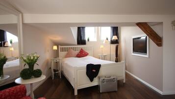 1 bedroom, hypo-allergenic bedding, individually decorated