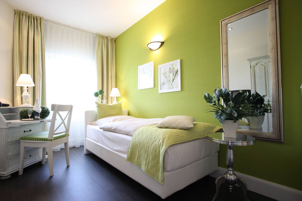 Standard Single Room (Einzelbett/ Single Bed) | Hypo-allergenic bedding available, desk, laptop workspace, soundproofing