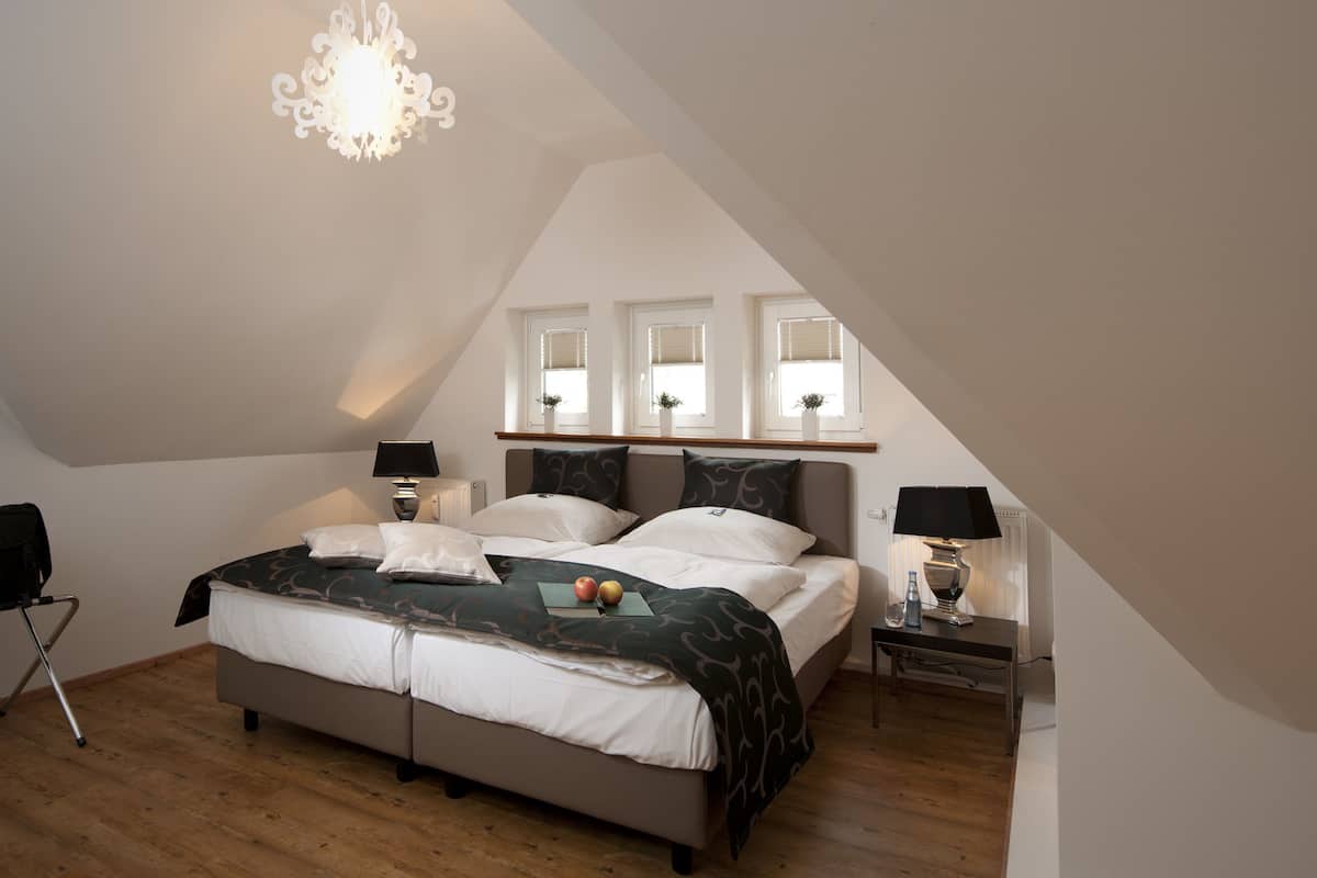 1 bedroom, hypo-allergenic bedding, individually decorated