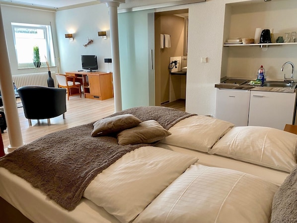 Family Apartment | Hypo-allergenic bedding, individually decorated, individually furnished