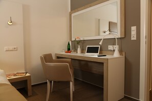 Superior Double or Twin Room | Desk, laptop workspace, soundproofing, free WiFi