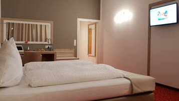 Superior Double or Twin Room | Desk, laptop workspace, soundproofing, free WiFi