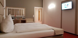 Superior Double or Twin Room | Desk, laptop workspace, soundproofing, free WiFi - Confour Hotel (Burgdorf)