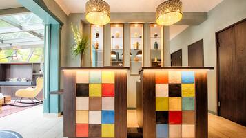 ฝ่ายต้อนรับ