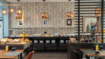 Tägliches Frühstücksbuffet (19 EUR pro Person)