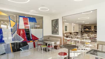 Colazione a buffet, servita tutte le mattine (20 EUR a persona)