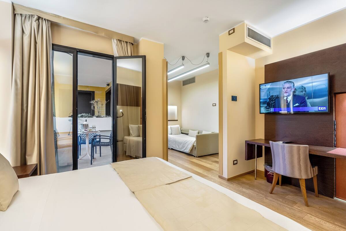 Phòng 3 Superior | Chăn bông, minibar, két bảo mật tại phòng, bàn 