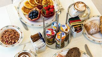A breakfast buffet with various food items and beverages.