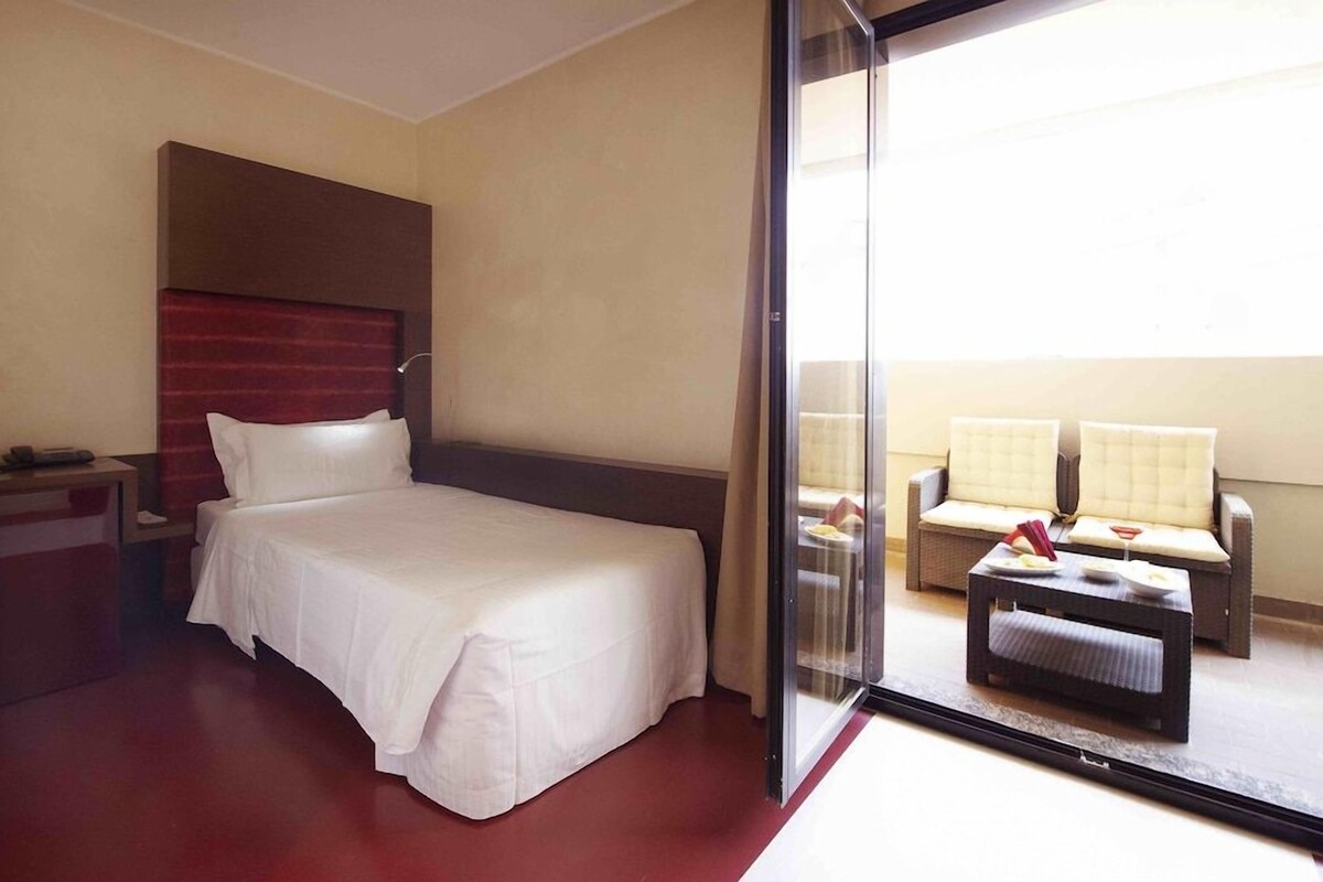 Down comforters, minibar, in-room safe, desk
