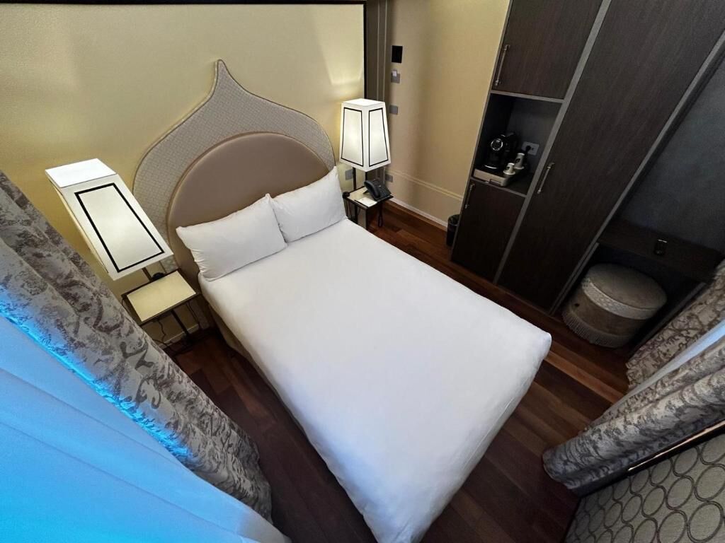 Classic Room | Minibar, in-room safe, iron/ironing board, free WiFi
