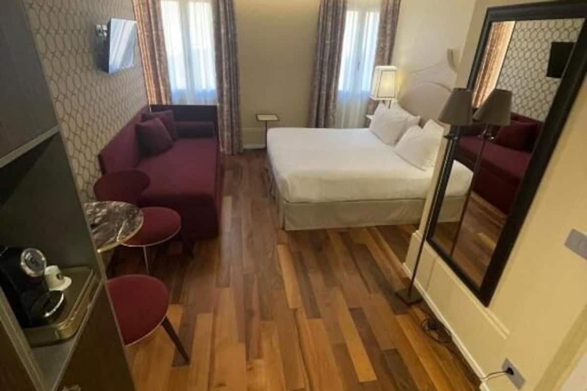 Superior Double Room | Minibar, in-room safe, iron/ironing board, free WiFi