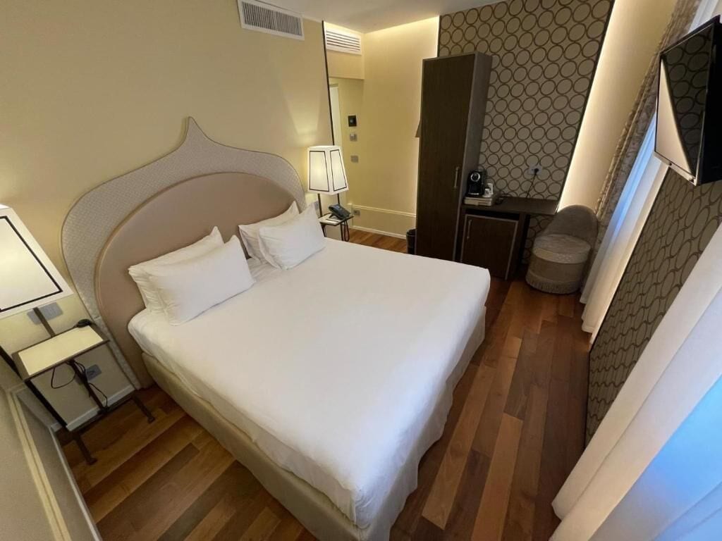 Classic Double Room | Minibar, in-room safe, iron/ironing board, free WiFi