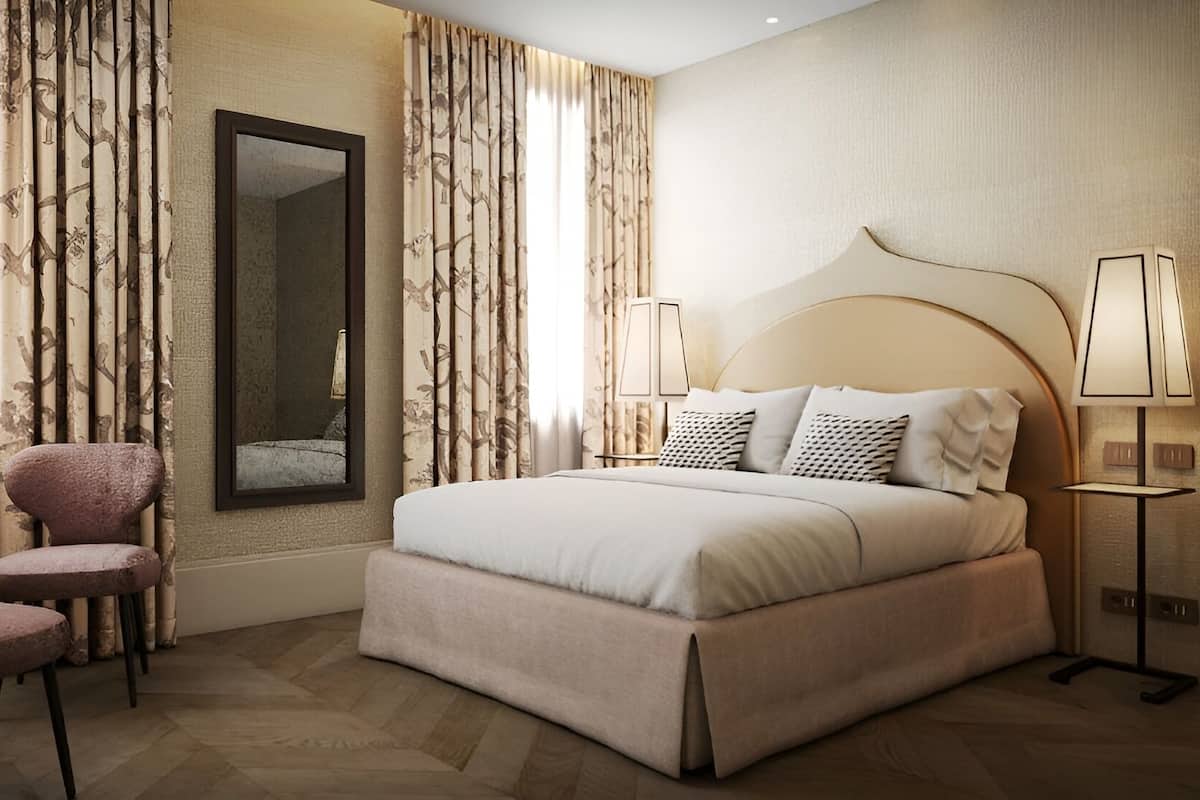 Superior Double Room | 1 bedroom, minibar, in-room safe, iron/ironing board