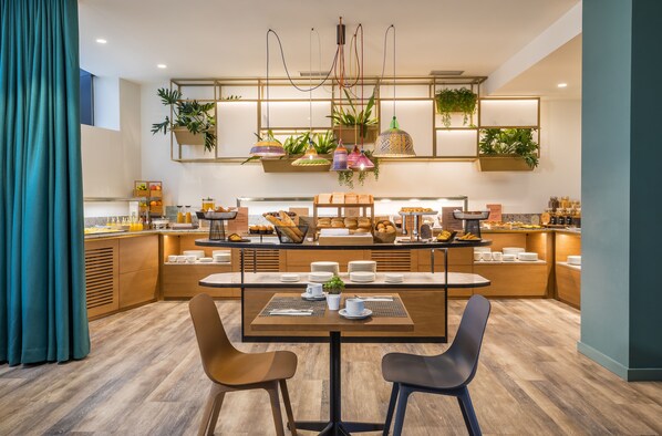 Daily buffet breakfast (EUR 16 per person)