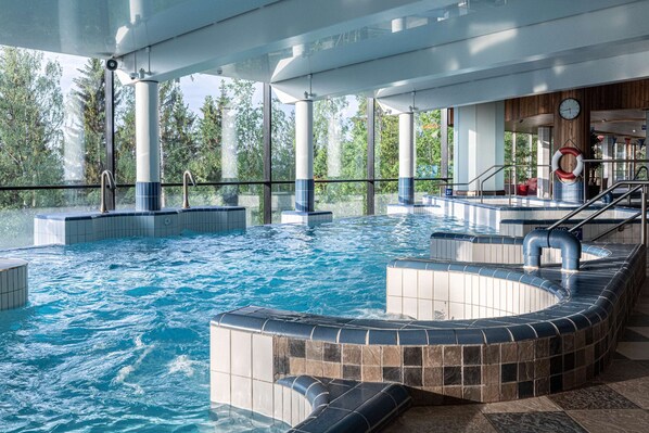 Sauna, hot tub, steam room, body treatments, aromatherapy