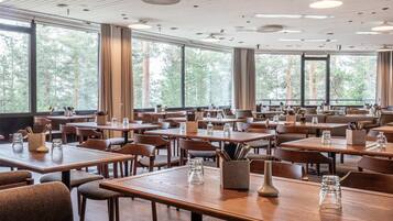 Daily buffet breakfast (EUR 21 per person)