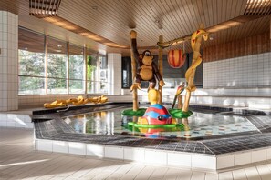 Sauna, hot tub, steam room, body treatments, aromatherapy