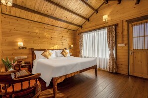 1 bedroom, premium bedding, in-room safe, desk