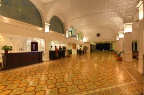 منصة إجراءات تسجيل الوصول/المغادرة