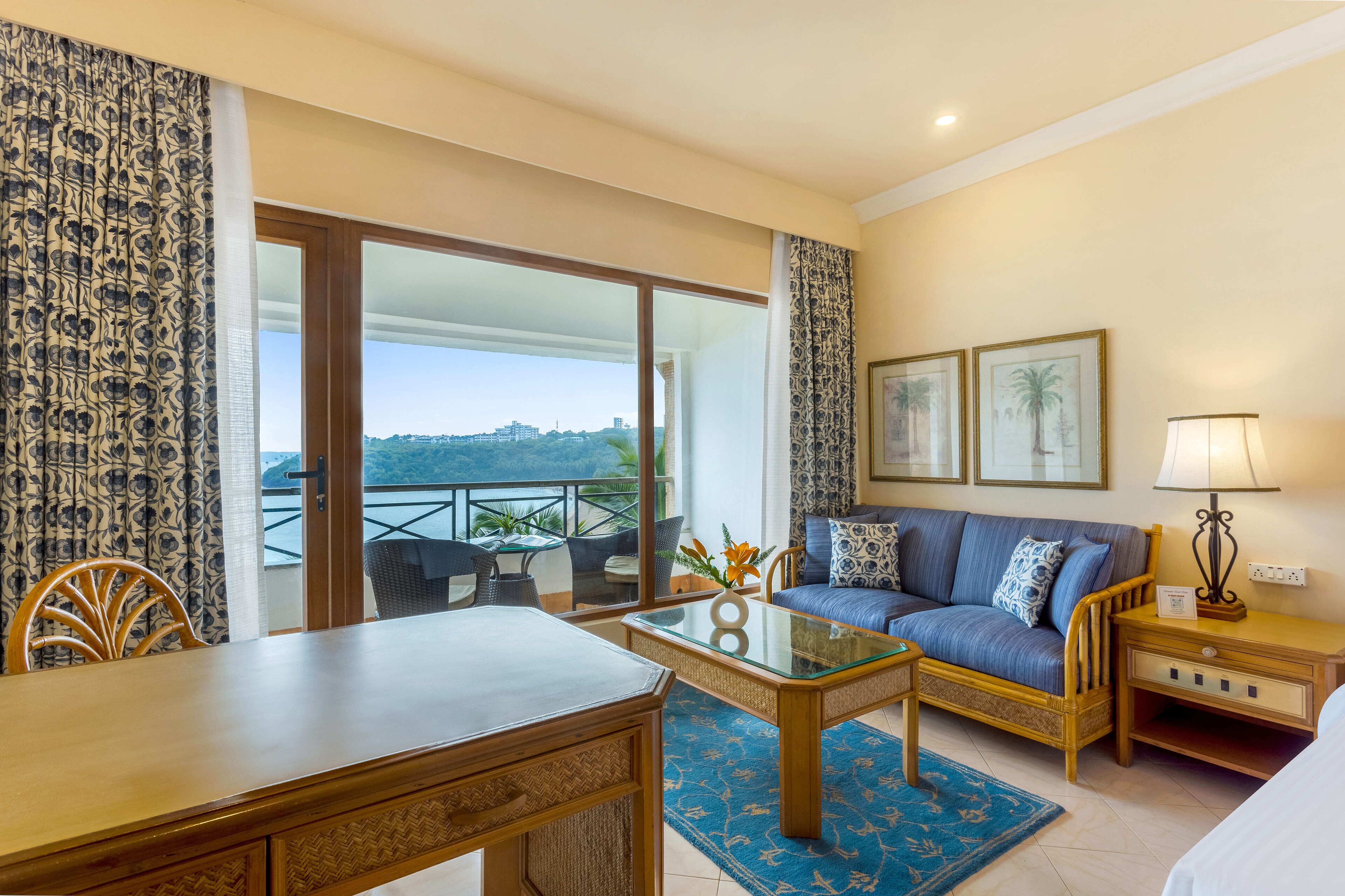 Deluxe Room, Sea View | Premium bedding, in-room safe, desk, laptop workspace