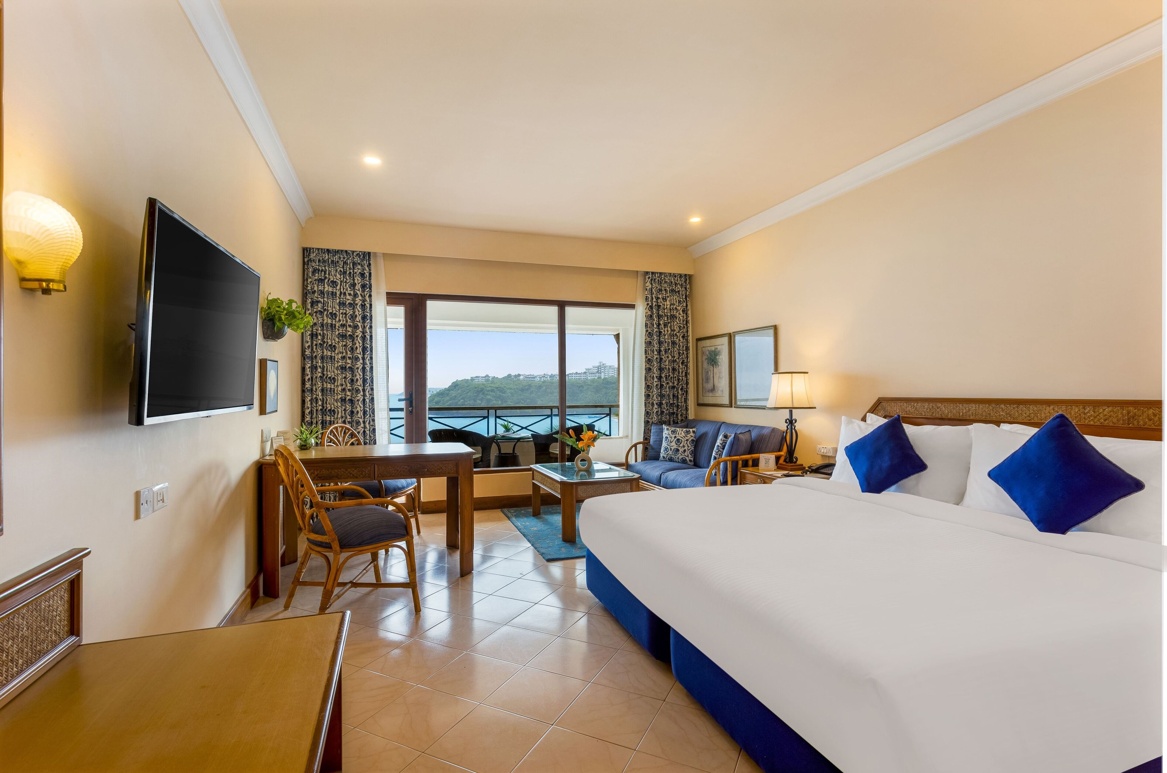 Deluxe Room, Sea View | Premium bedding, in-room safe, desk, laptop workspace