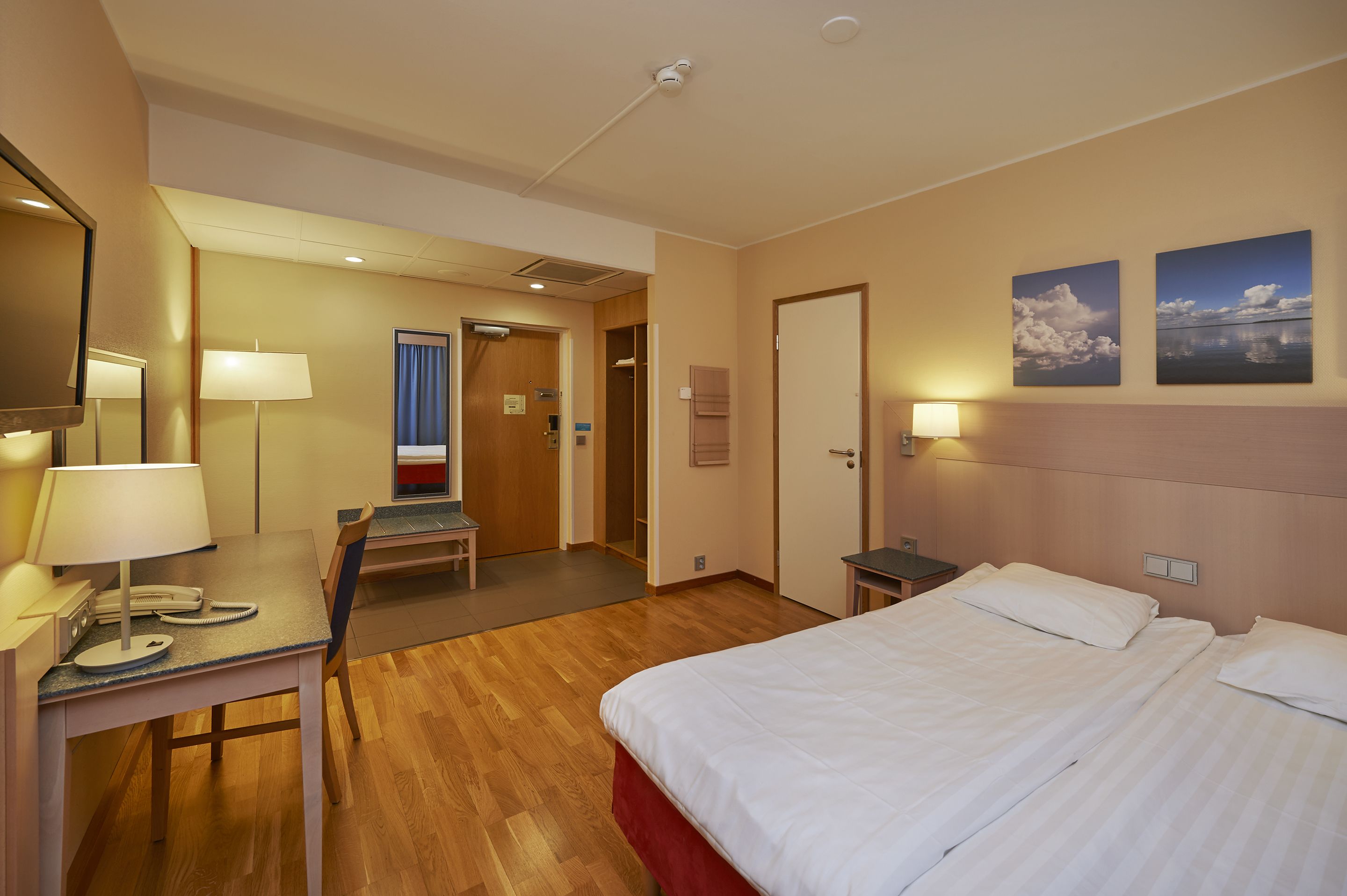 hypo-allergenic bedding, desk, blackout curtains, free cots/infant beds